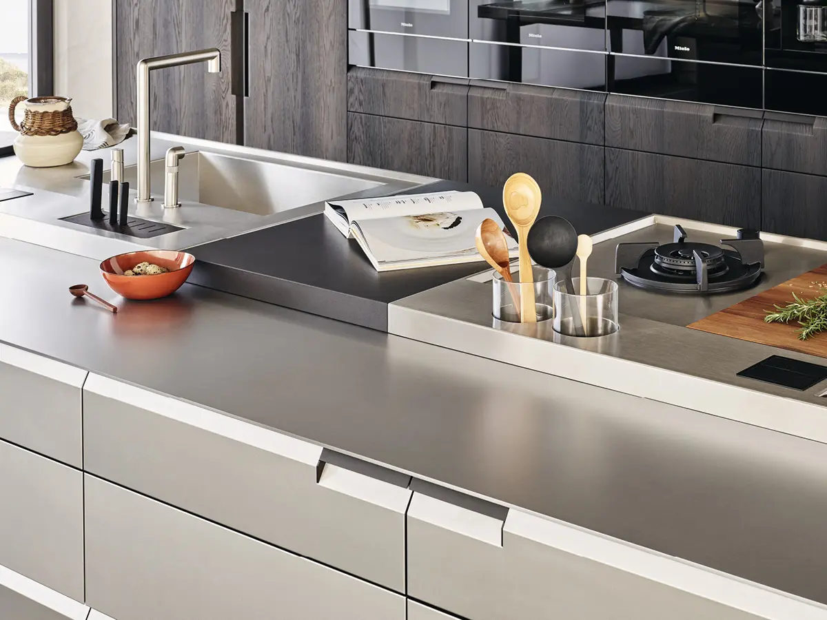 Shape, design by R&D Poliform