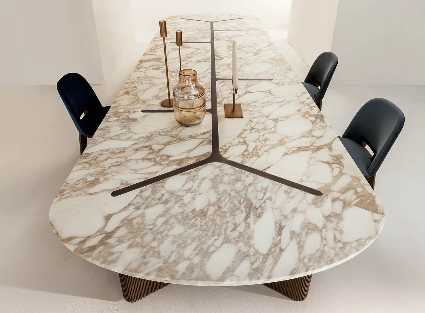 laurameroni_infinity_marble_table_04.jpg