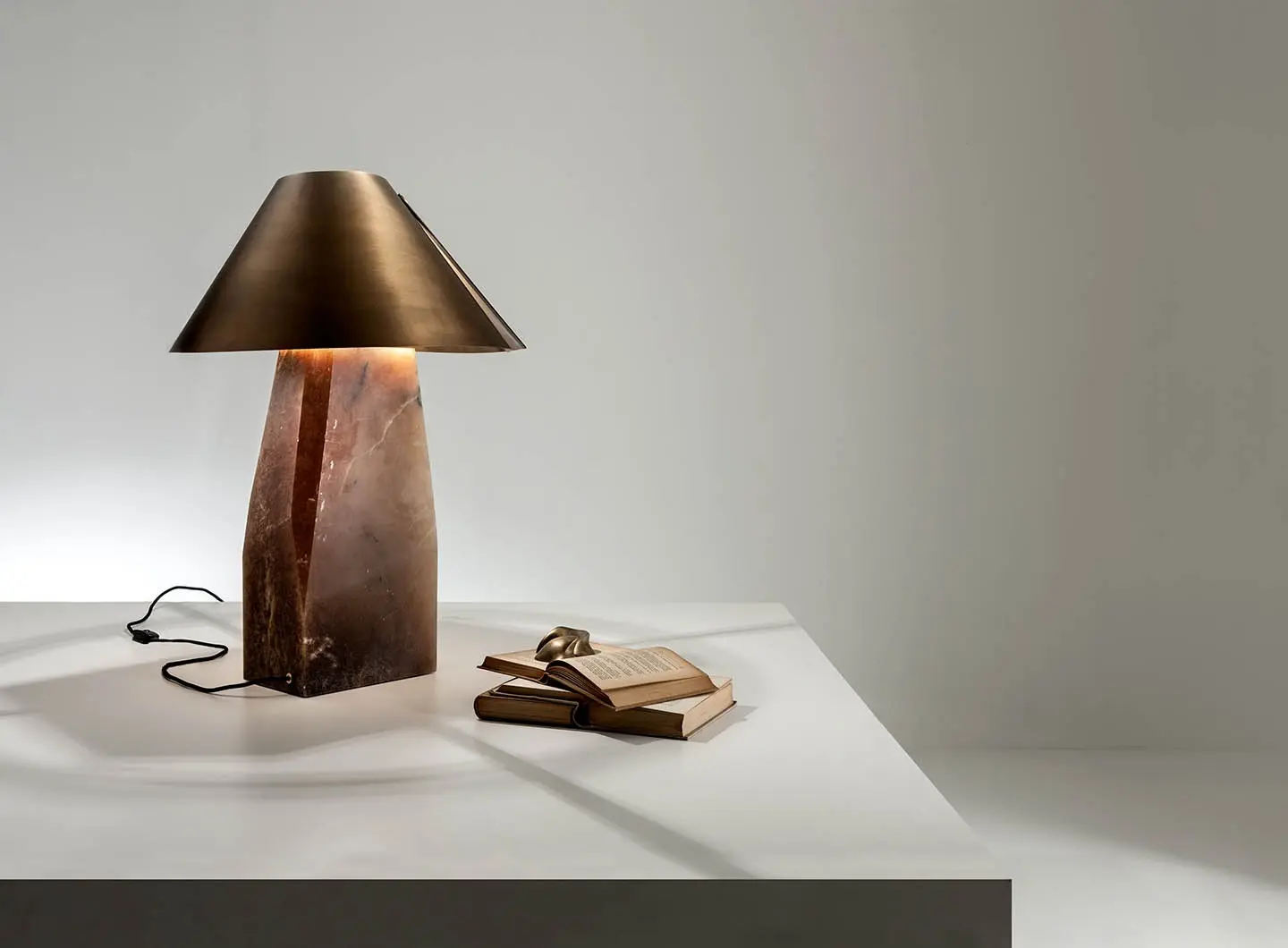 laurameroni_luxury_tablelamp_ada_04.jpg