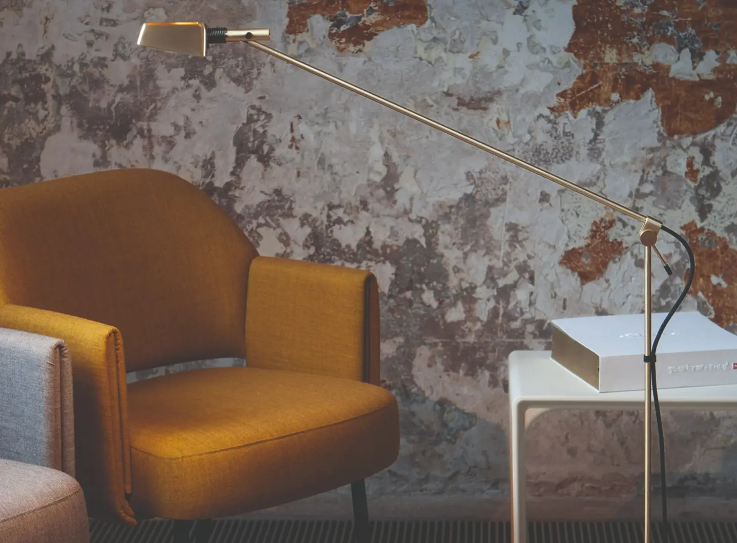 Floor_lamp_Tema_7431012_satin_gold_Carpyen.jpg