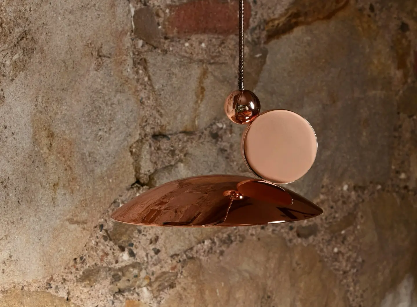 Suspension_lamp_Equilibrium_1001035_bright_copper_Carpyen_HD.jpg