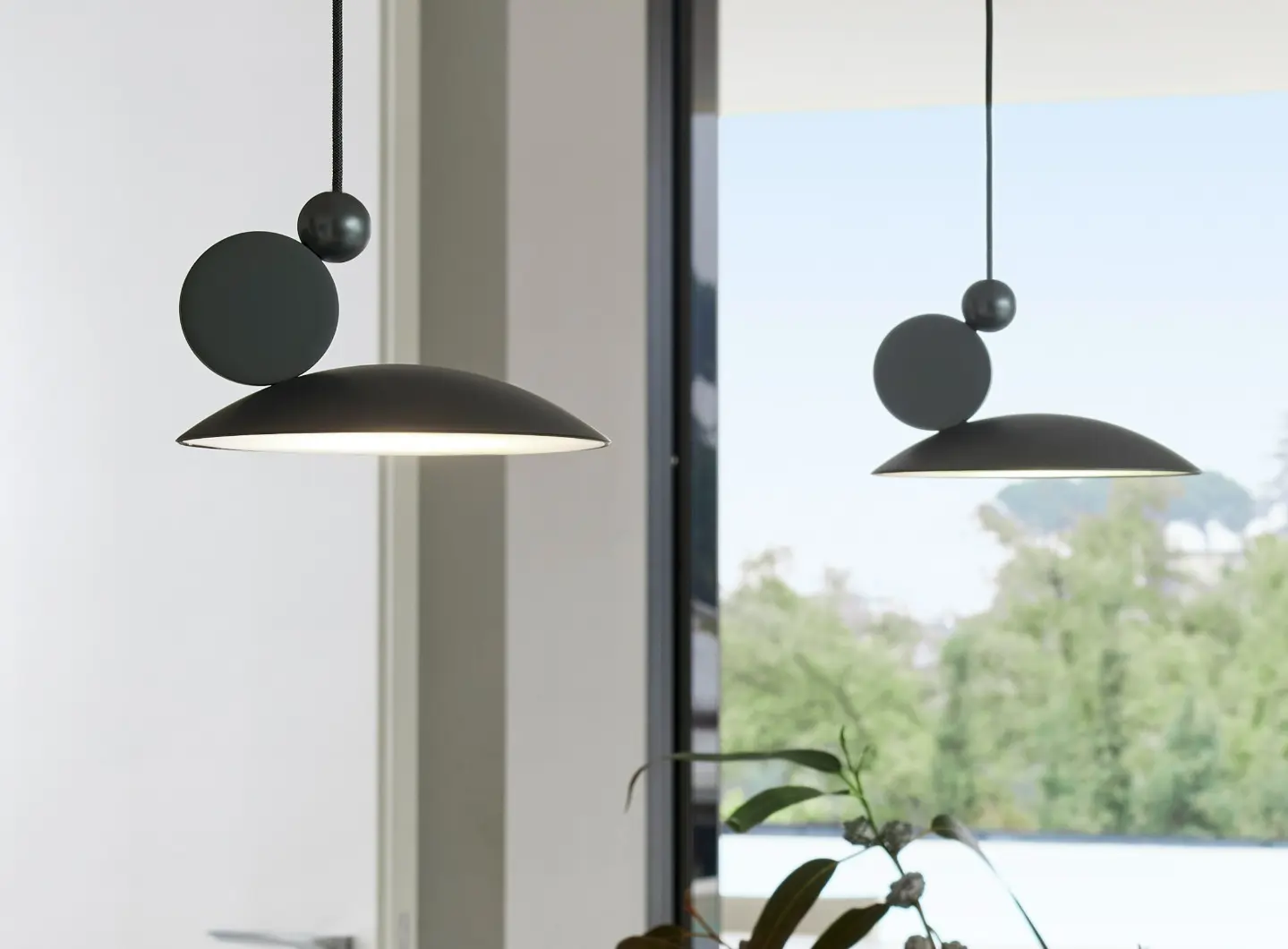 Suspension_lamp_Equilibrium_1001037_matt_chrome_Carpyen_02_HD.jpg