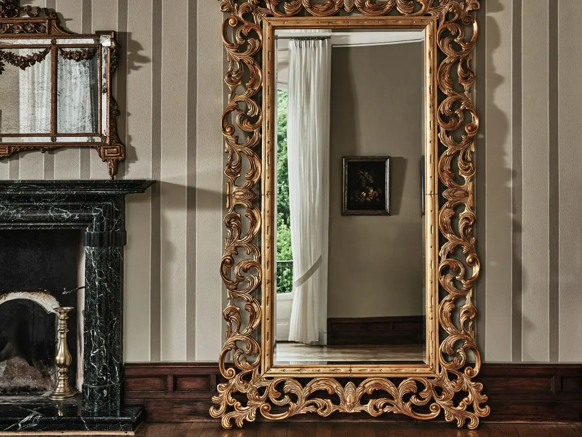 Carved frame with mirror - Cromie Collection vol. I