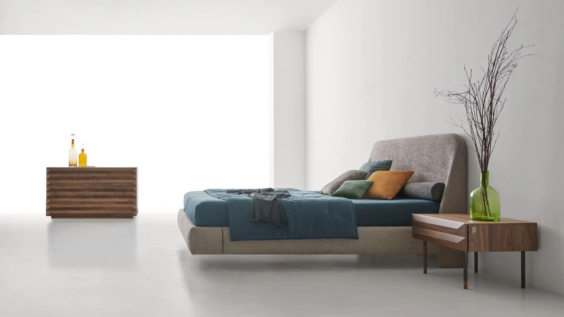 Alba floating bed
