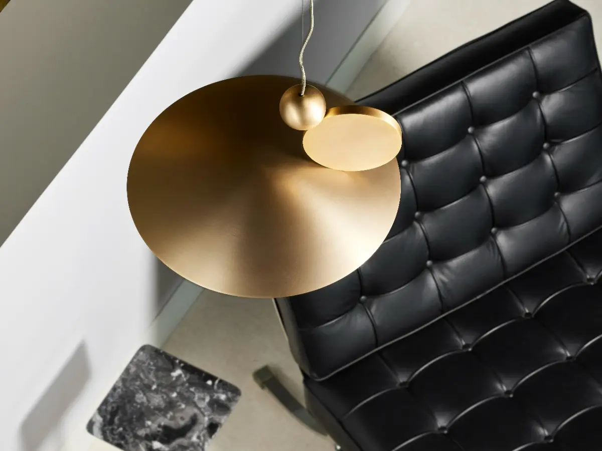 Suspension_lamp_Equilibrium_1001040_matt_gold_Carpyen_02_HD.jpg