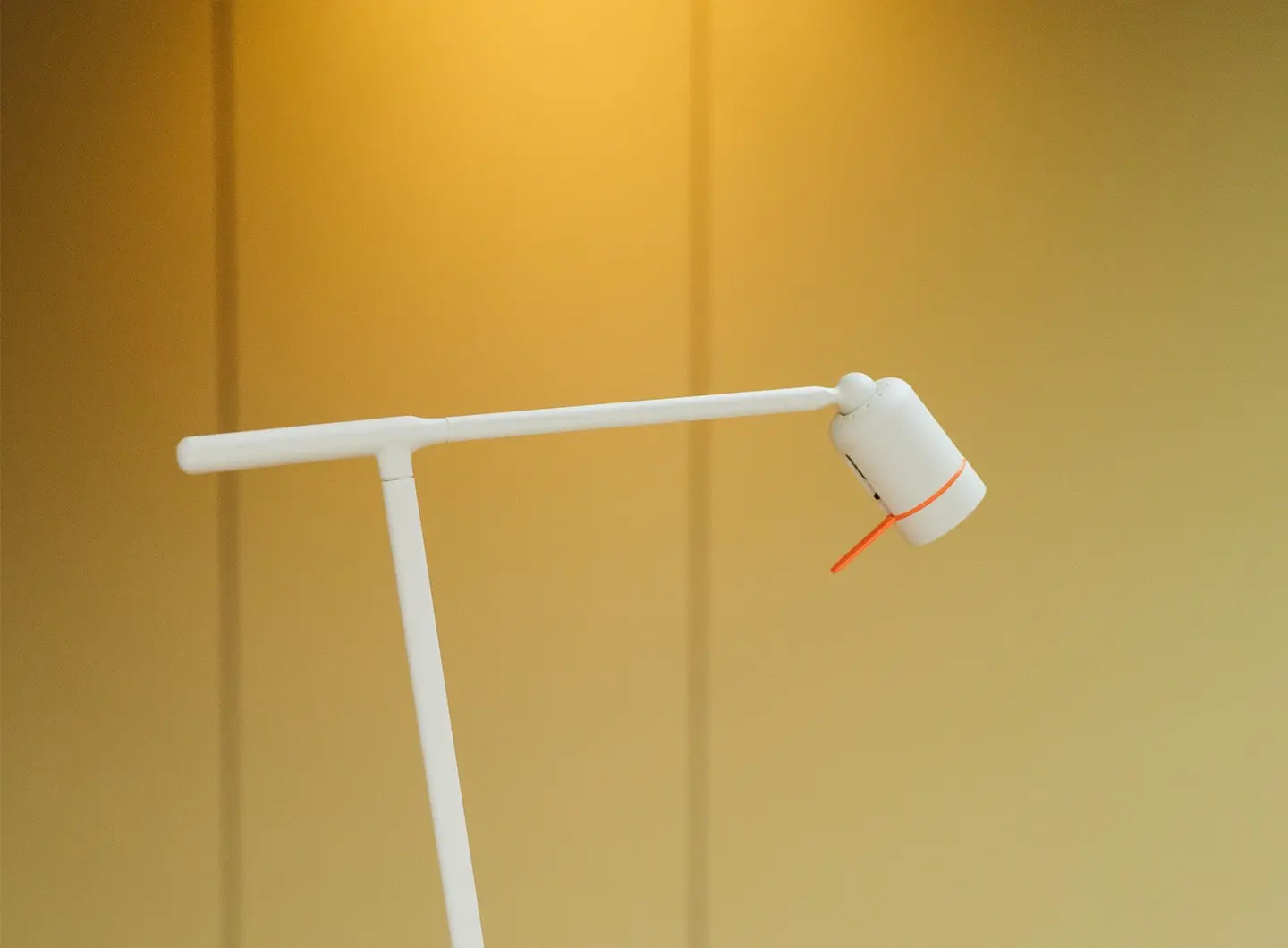Tonone ONE Desk - Fuzzy White/Hell Orange