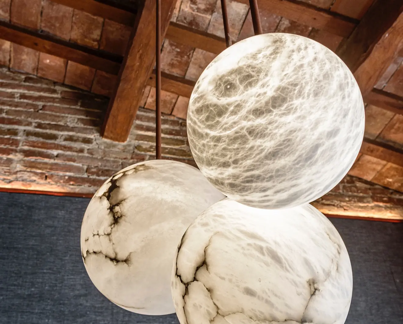 United_Alabaster_Moon_3_R.jpg