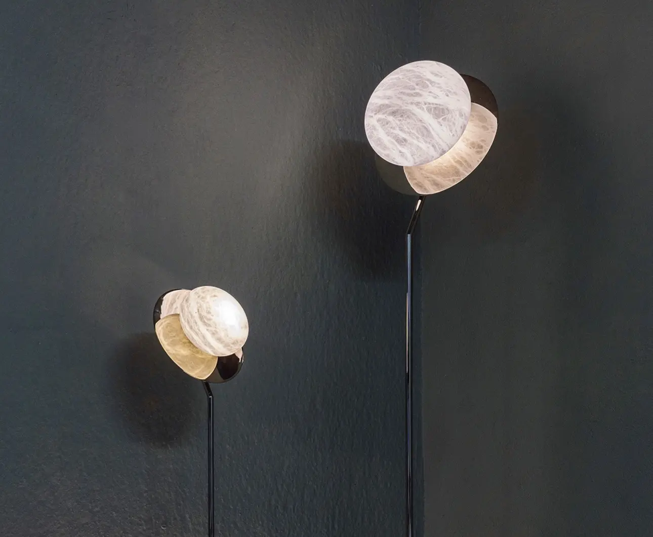 United_alabaster_lighting_design_Reflex_table_lamp_HQ.jpg