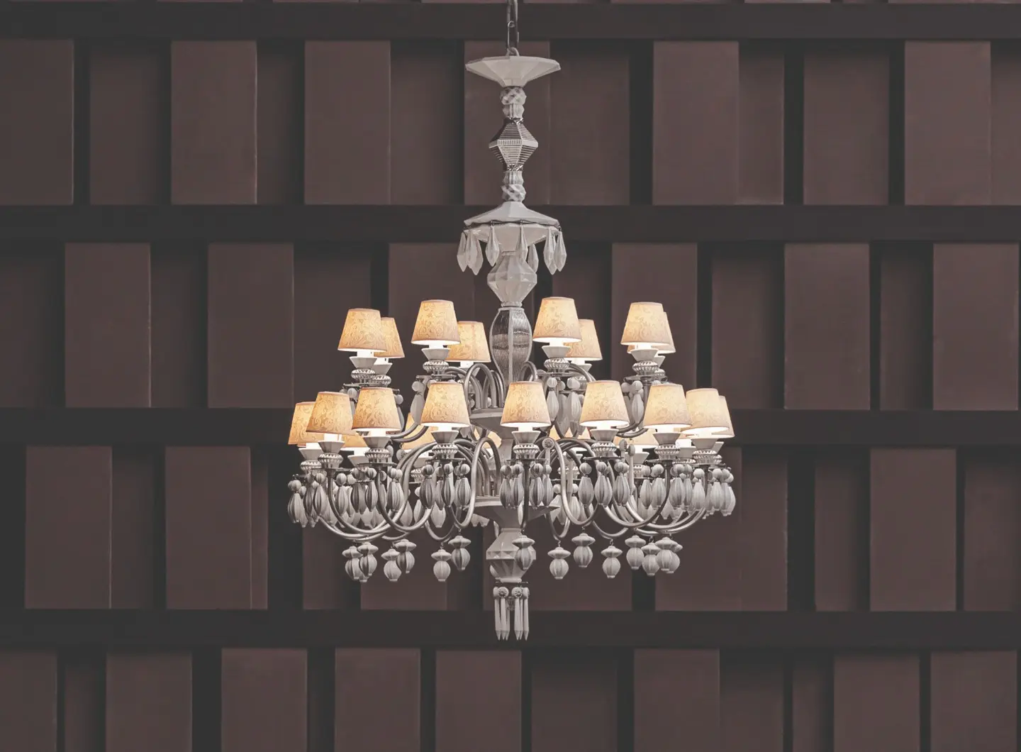 Belle_de_nuit_Chandelier_silver_24lights_p75_1080.jpg