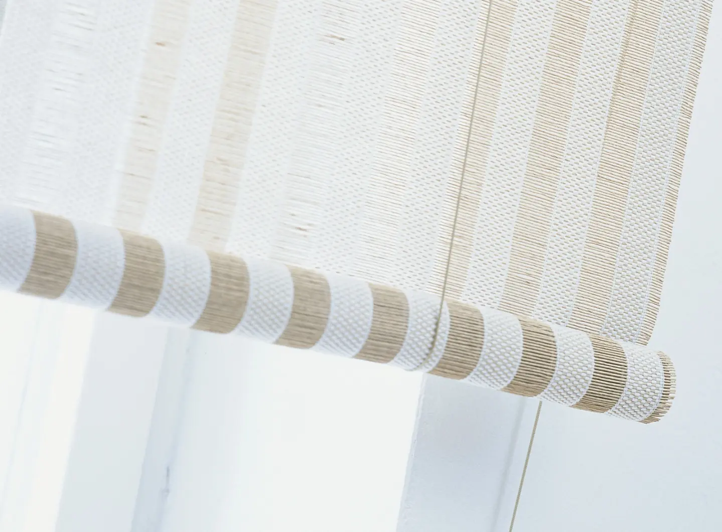 B_Classic_Roller_Blind_with_strings_fabric_Open_Sky_212115_white_stone_woodnotes.jpg