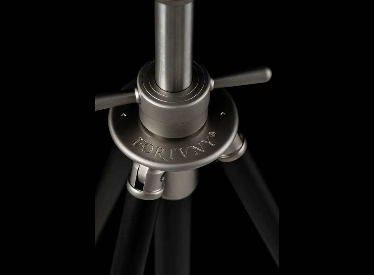 fortuny_studio_76_floor_tripod_lamp_detail.jpg