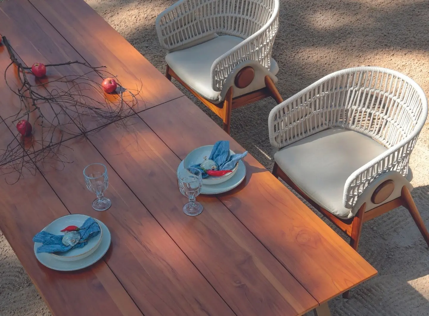 Modalle - Pitaya table and Salvatori chairs