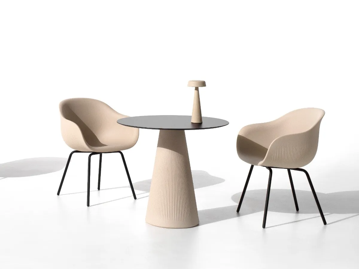Plust - Fade Dining table