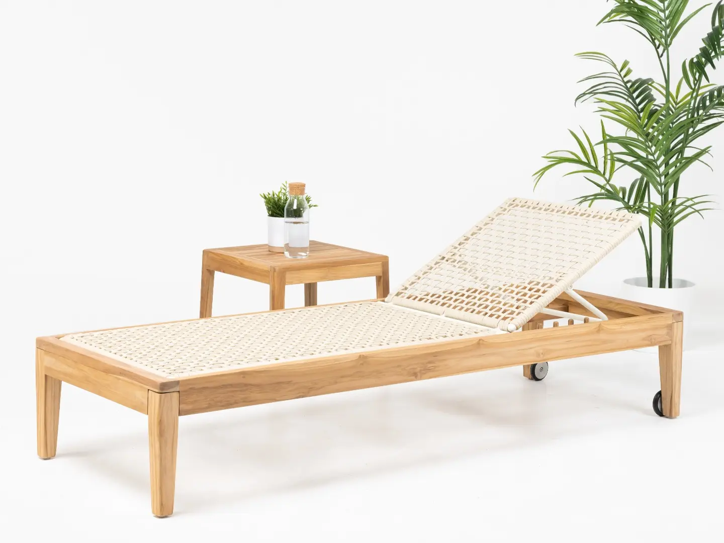 Dakota Sun lounger - pearl white colour