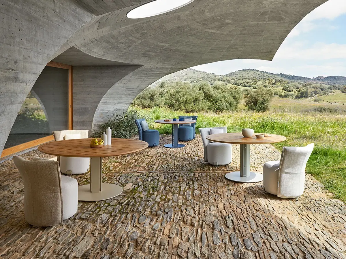 ISLA Dining Table D13