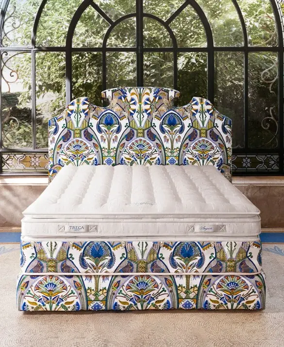 Auguste Bed