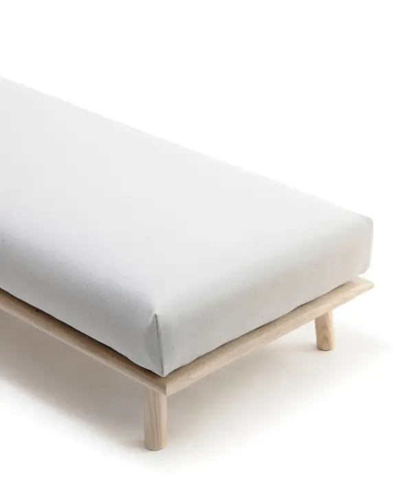 Linea daybed by  N I K A R I