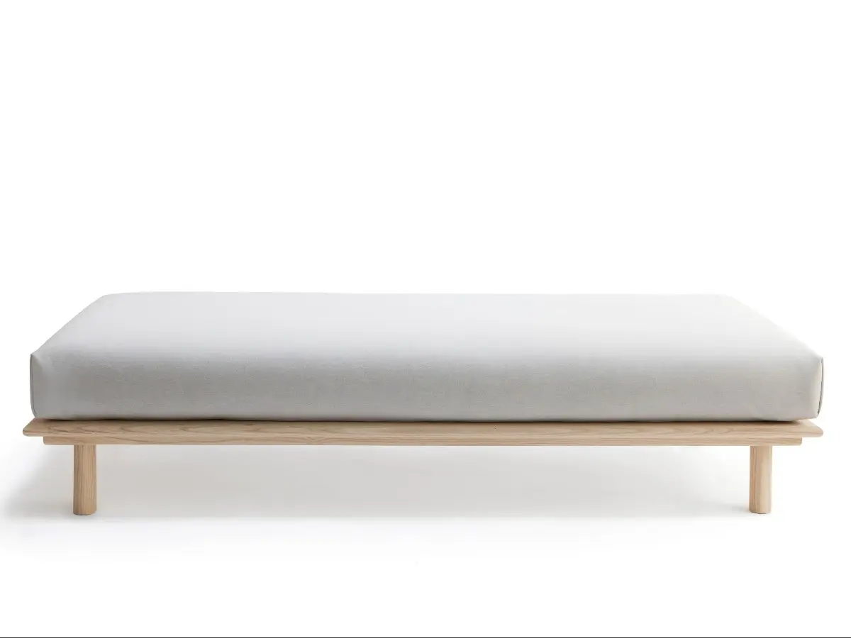 Linea daybed by  N I K A R I