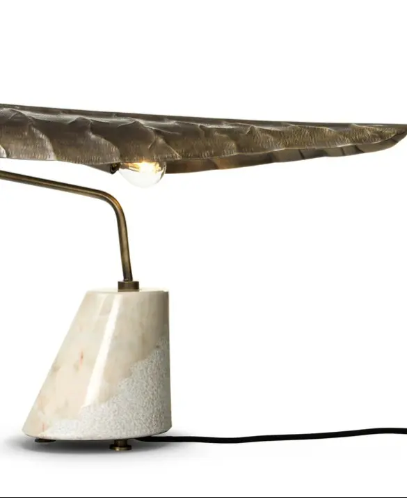 CALLA lampada da tavolo in ottone opaco invecchiato spazzolato