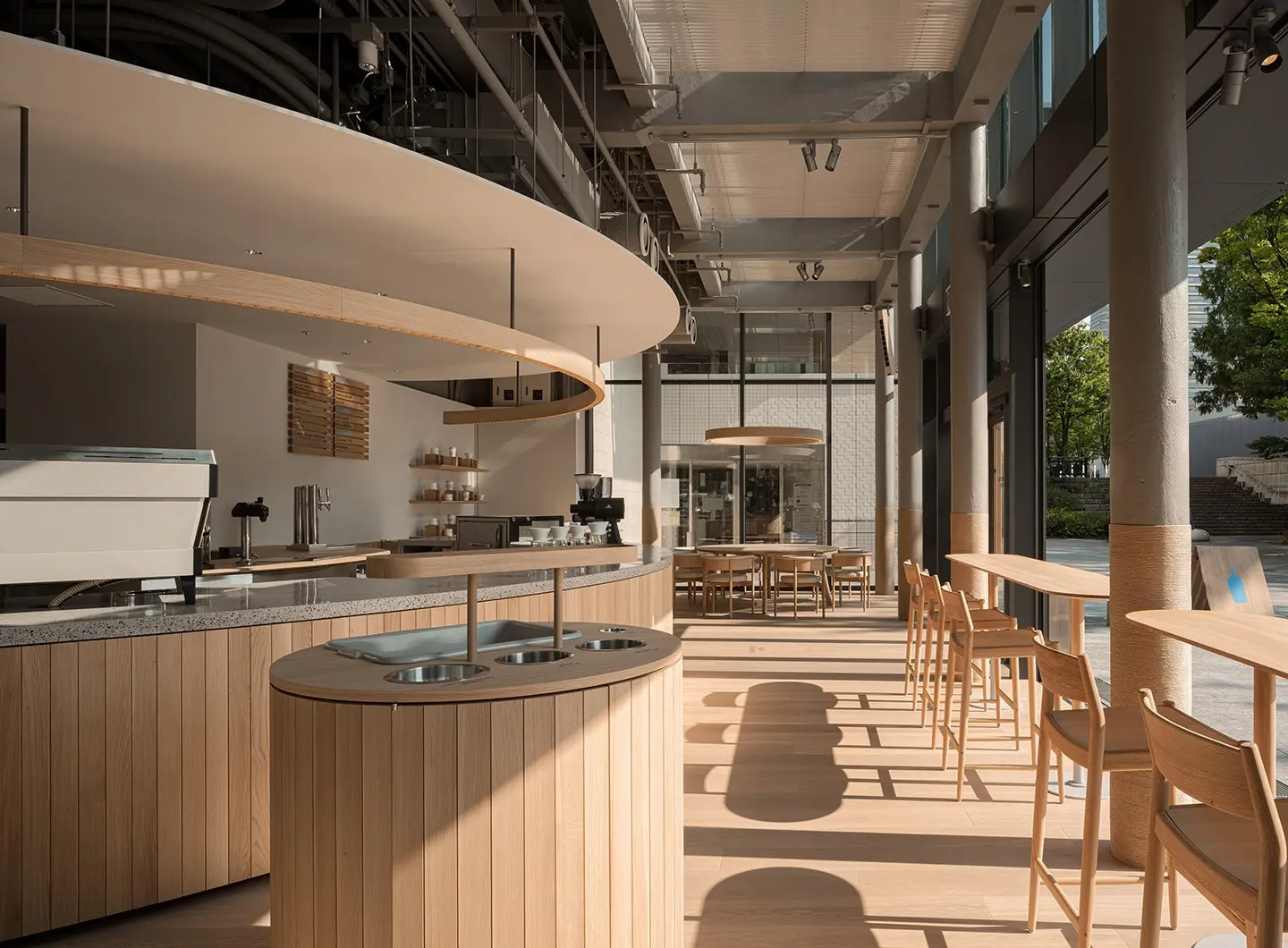 BLUE_BOTTLE_COFFEE_MINATOMIRAI_CAFE_for_press_013.jpg