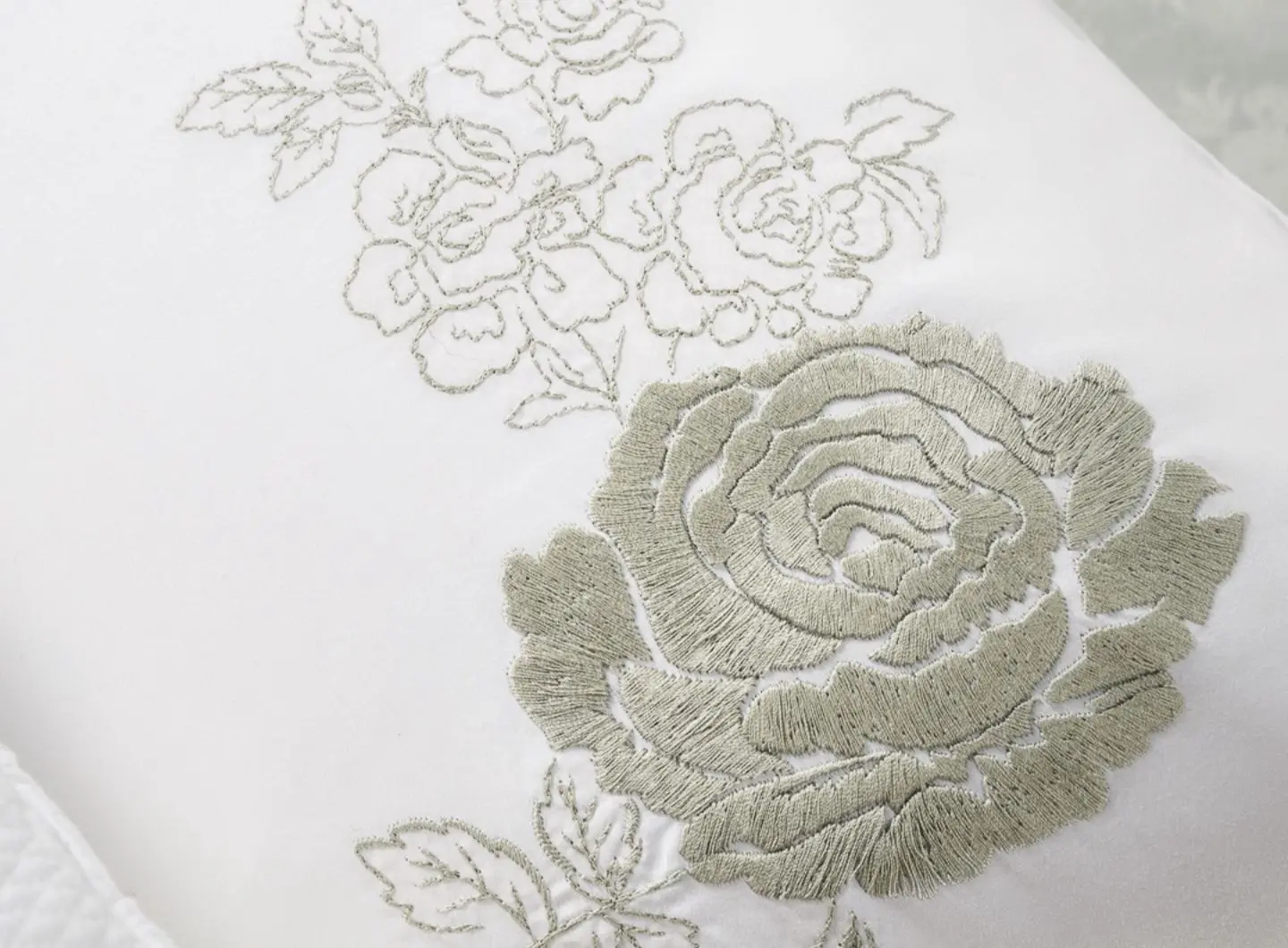 ROSETO three-dimensional embroidery