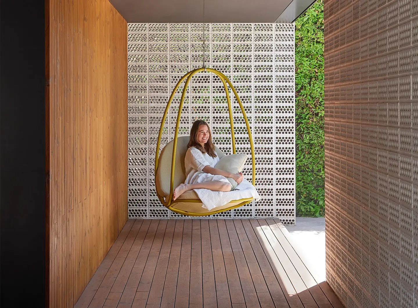 Niu swing chair by Musola