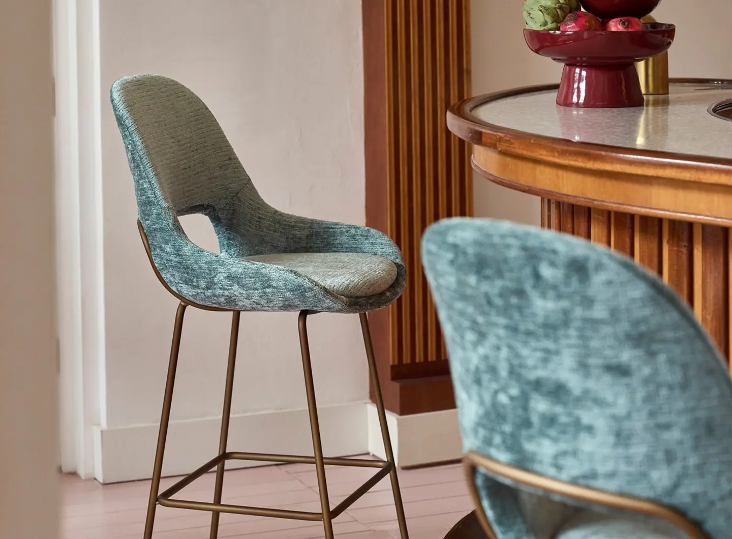 Theia Barchair