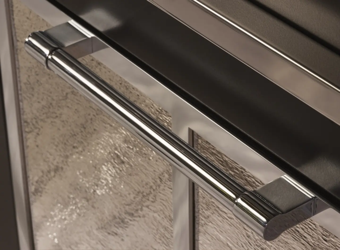 Château Moderne 150, handrail in polished stainless steel.