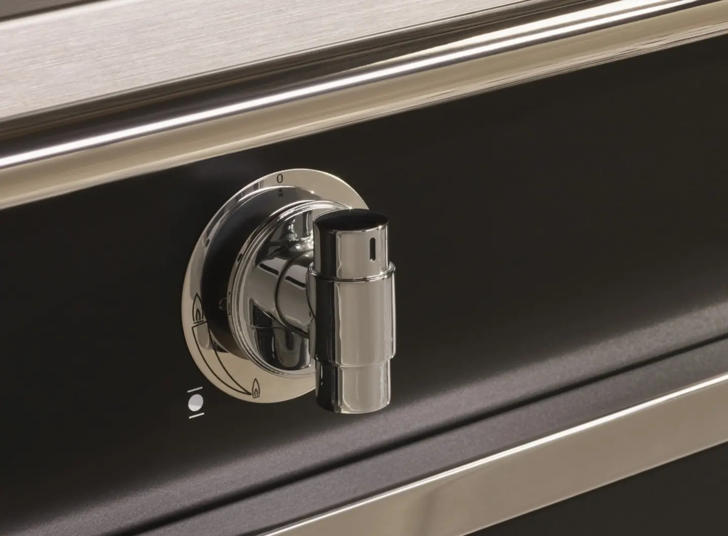 Château Moderne 150, knob in polished stainless steel.