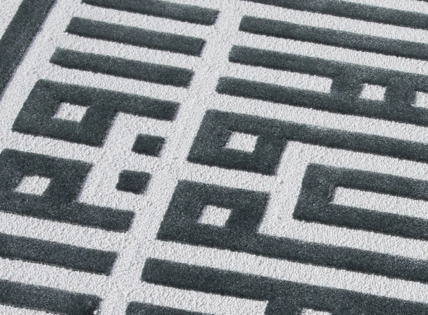 Carpet_Edition_KenScott_LABIRINTO_Rug_Var.9_Detail_3.jpg