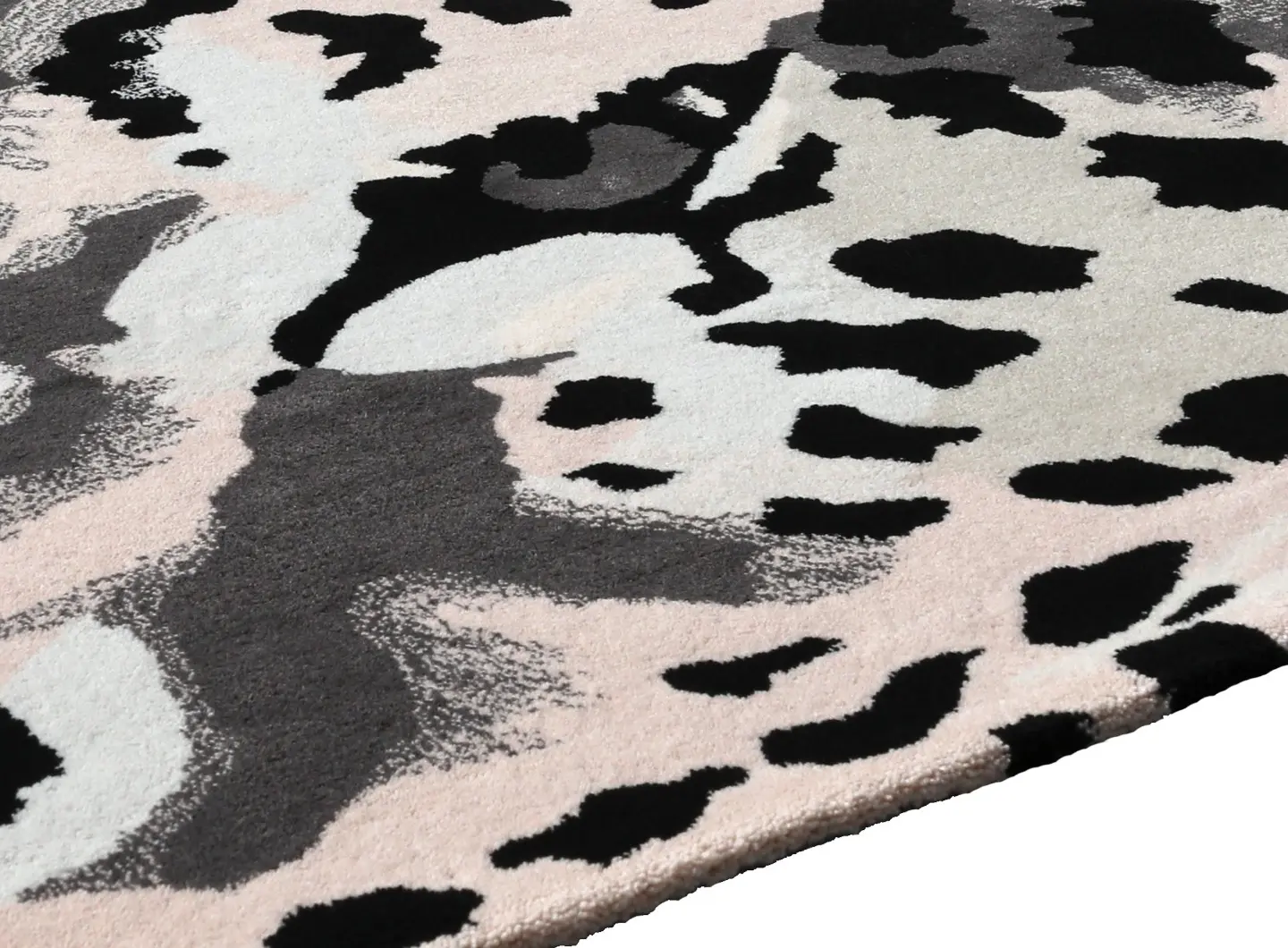 Carpet_Edition_KenScott_SAFARI_Rug_Var.1_Detail_3.jpg