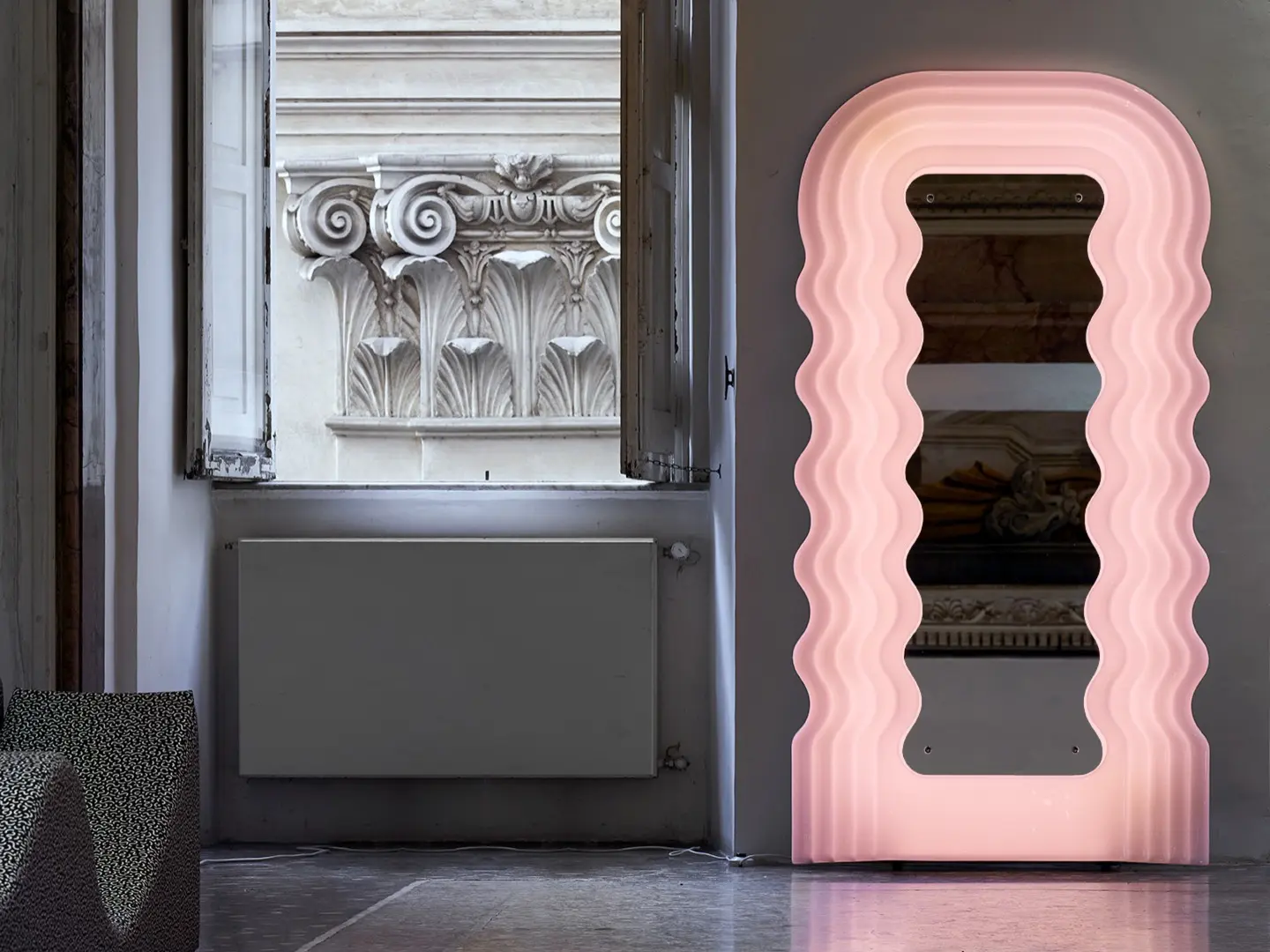 Ettore_Sottsass_jr__Ultrafragola__mirror_and_lamp__Centro_Studi_Poltronova__photo_Pietro_Savorelli_01.jpg