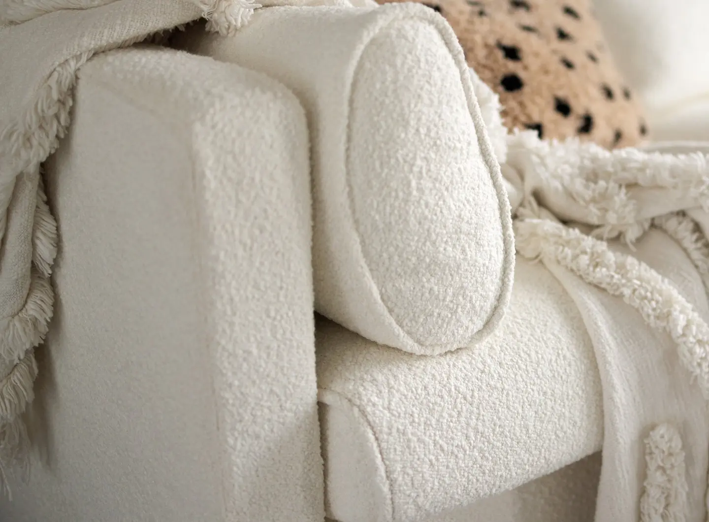 SARA_interior_4seater_willow_1_off_white_6.jpg