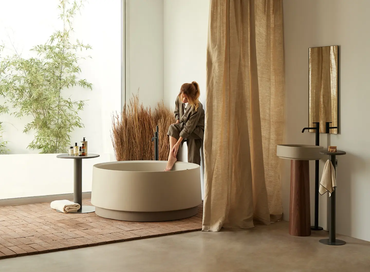 SANYCCES_OASIS_BATHTUB_3.jpg