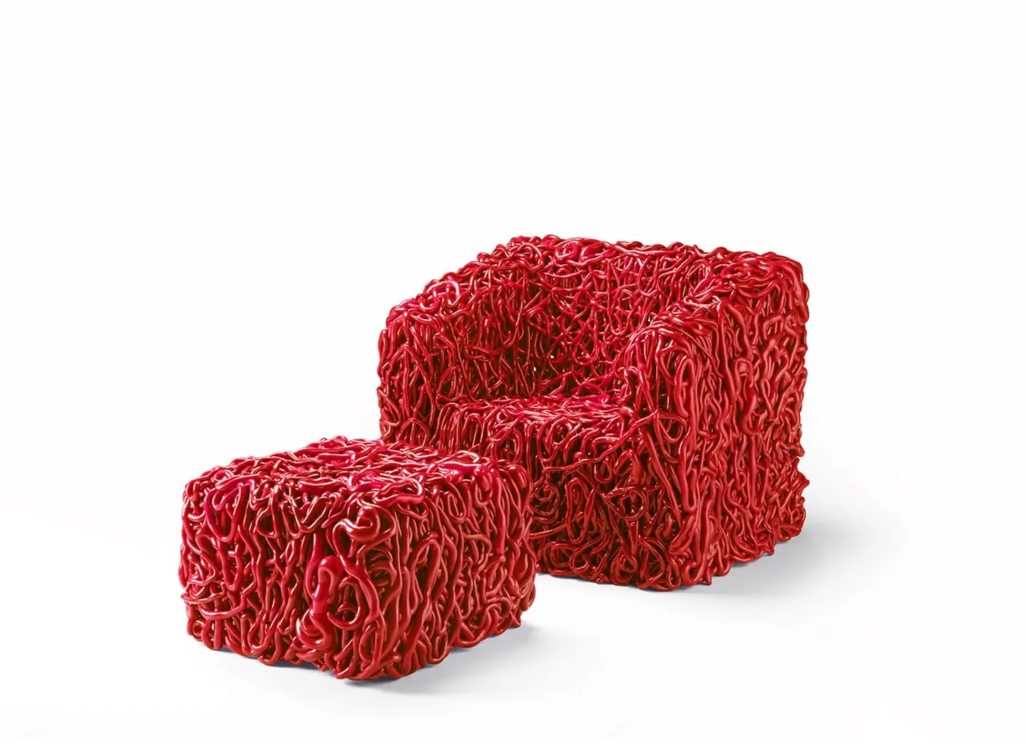 SENZAFINE_rossa_poltrona_e_pouf_orizz.jpg