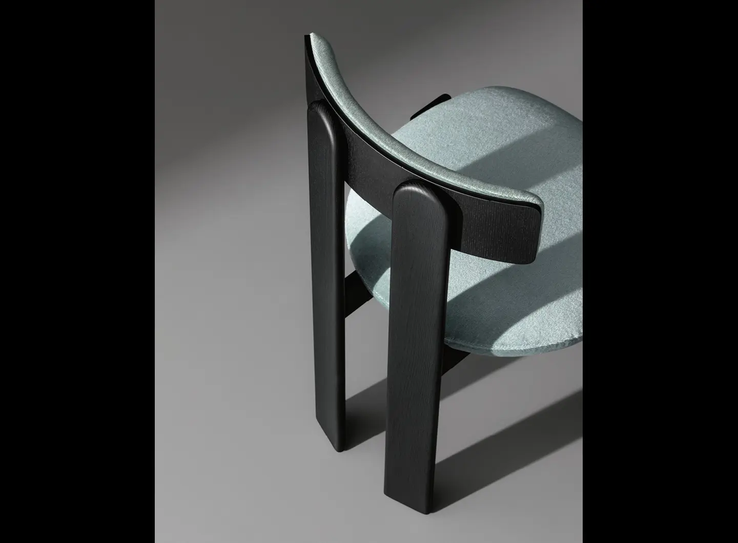 pi_chair_slider_1440x1060_02.jpg