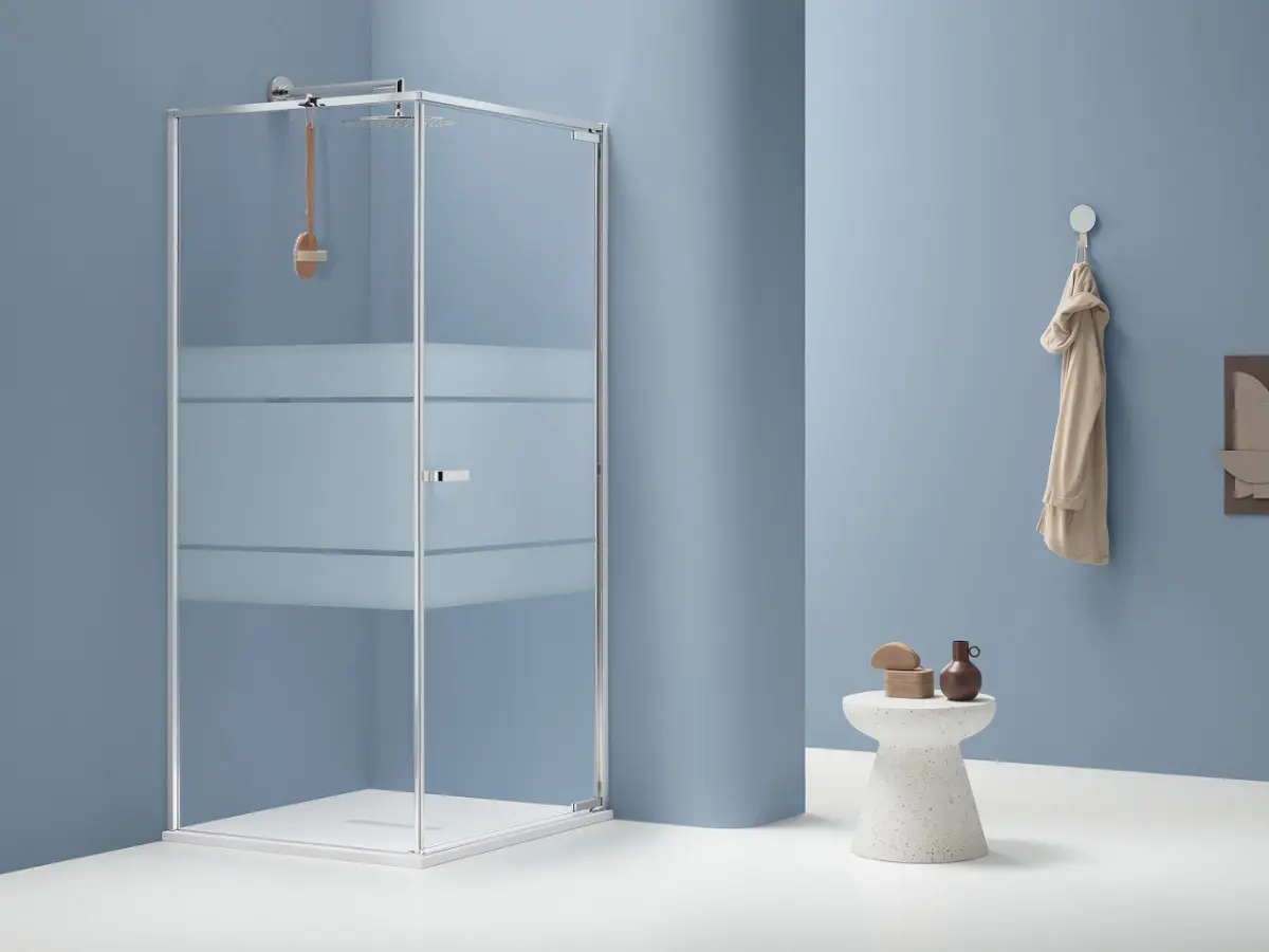Filo è il box doccia con telaio di Arblu dal design pulito ed elegante