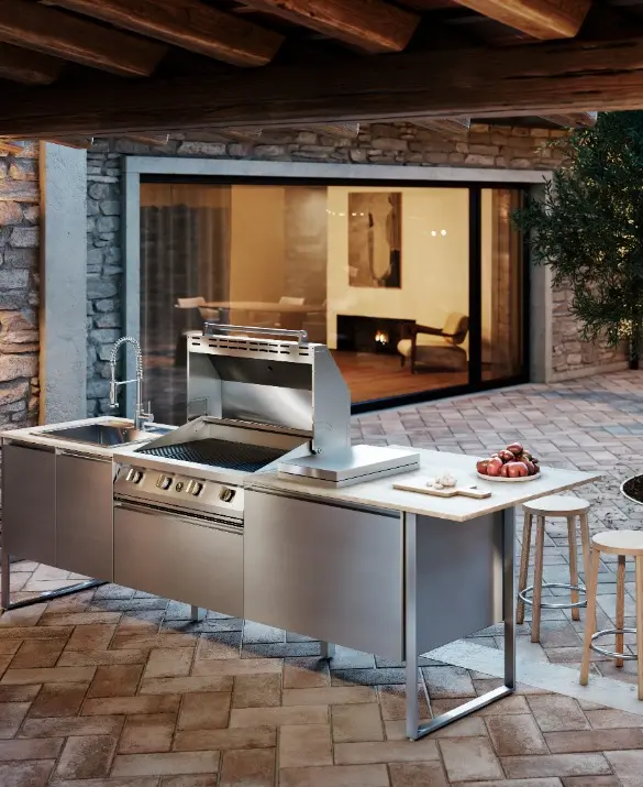 immagine di una cucina da esterno in acciaio