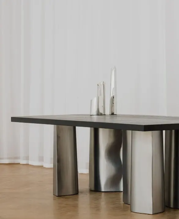 Zieta Studio - Parova Table & Parova Vase