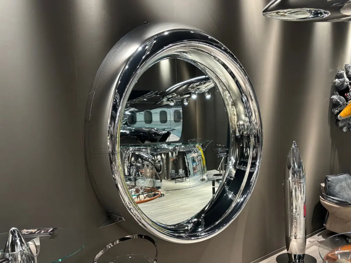 Arteinmotion Mirror made with an original engine cowling of airplane
