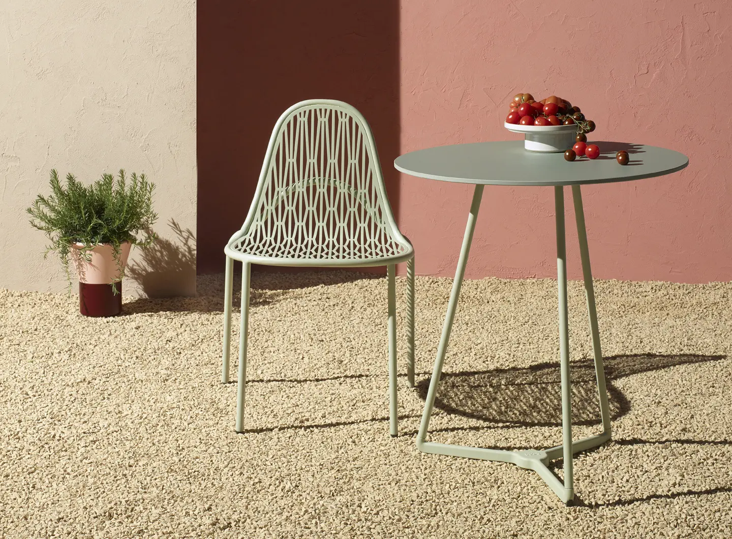 SCAB Atomo 3-leg table