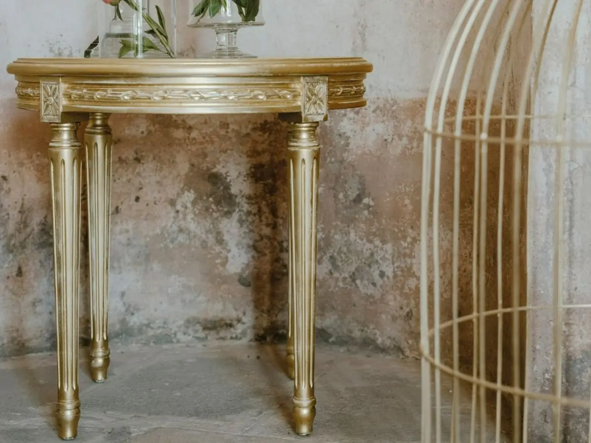ART. 3444 - ROUND SMALL TABLE IN CARVED WOOD