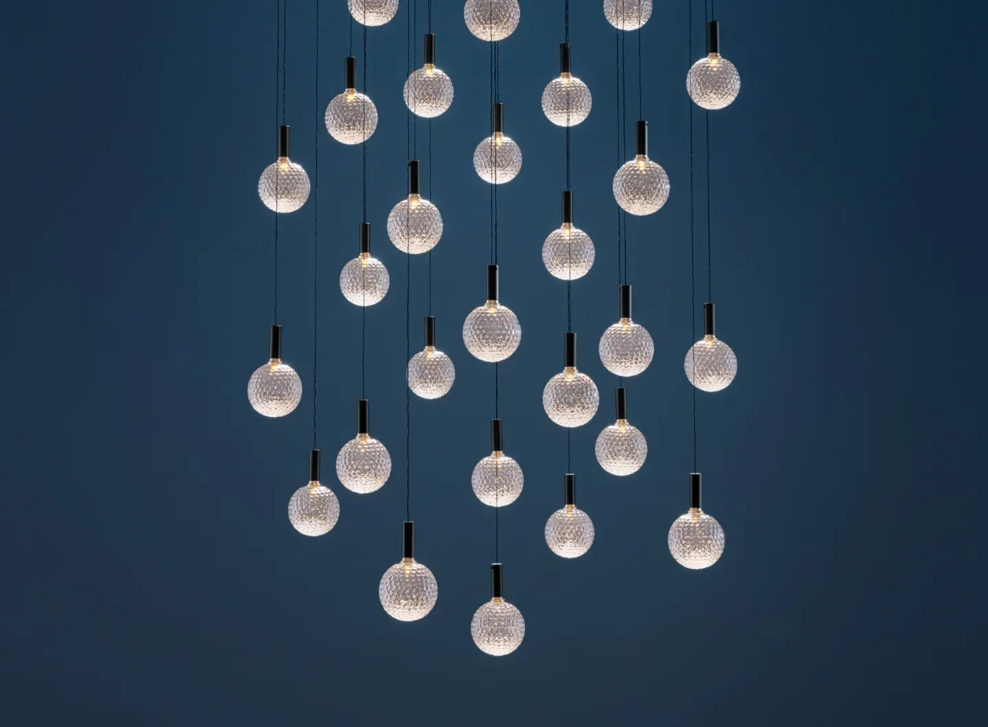 img_par_18_chandelier_1.jpg