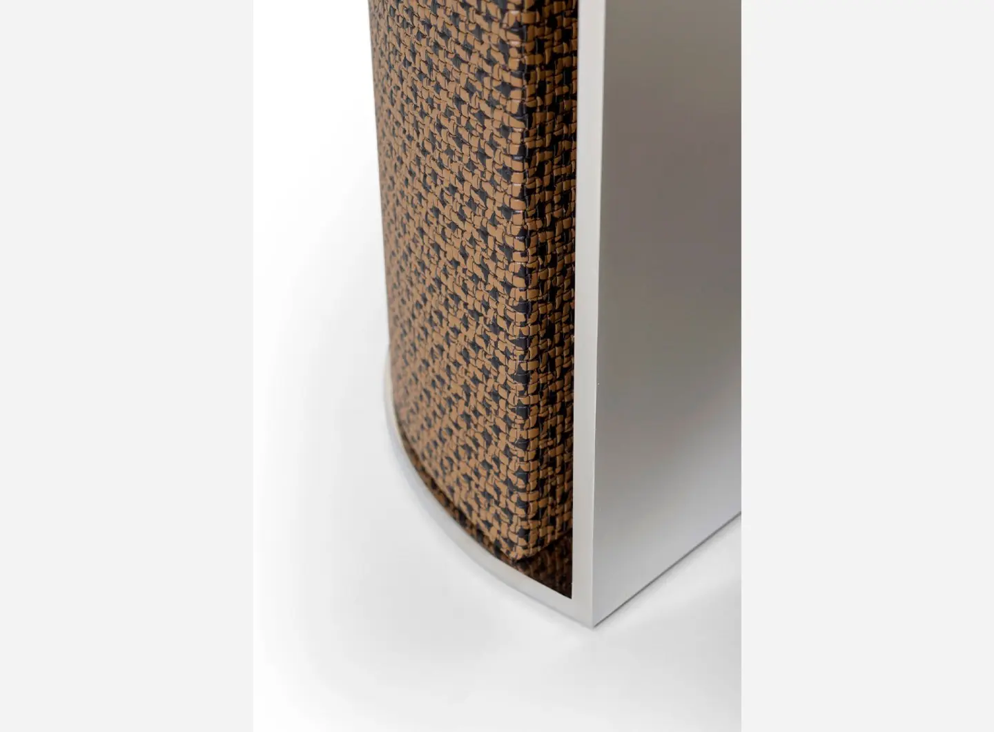 Daytona_Home_table_curtis_detail.jpg