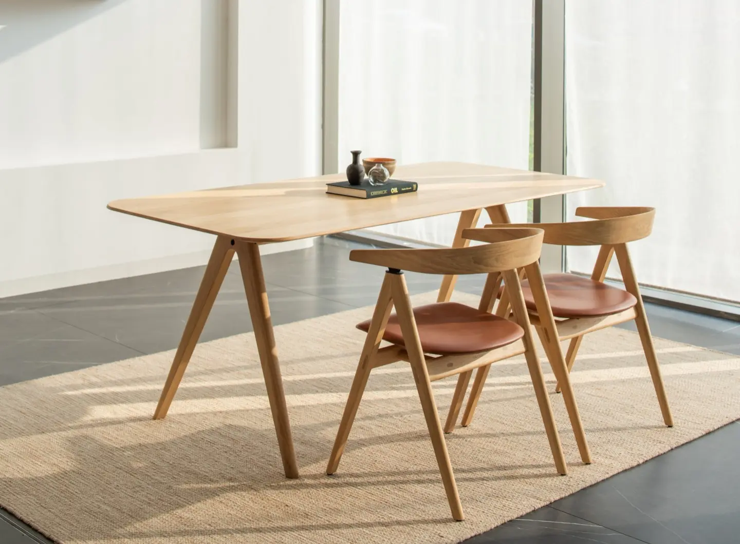 ava_table_160x90x76_oak_white_1015_5_ava_chair_01_01_gazzda.jpg