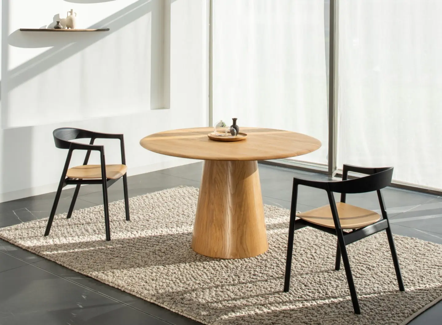 mushroom_round_table_126_oak_natural_1505_3_muna_chair_gazzda.jpg