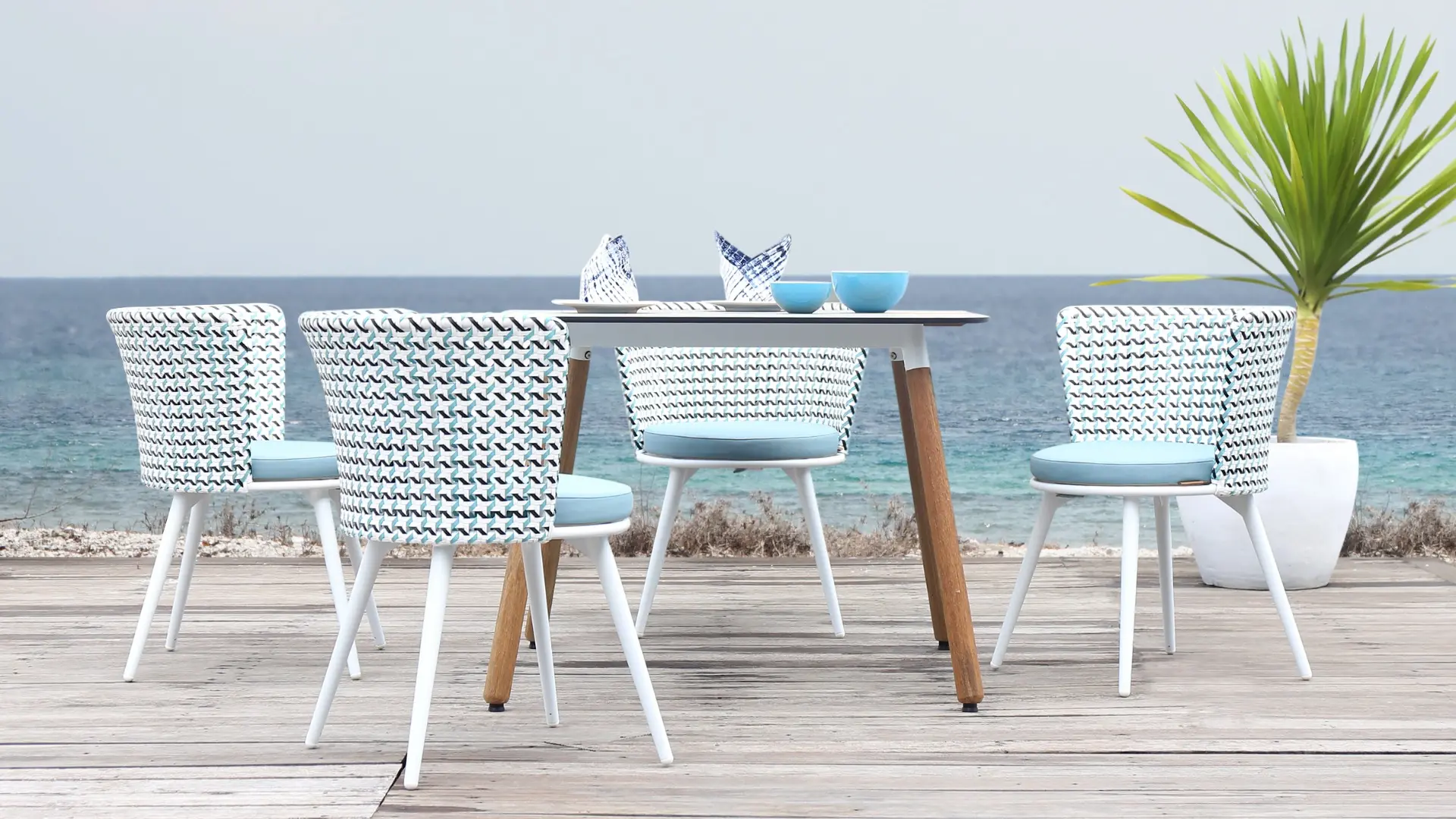 Mamagreen - Daisy Dining Table