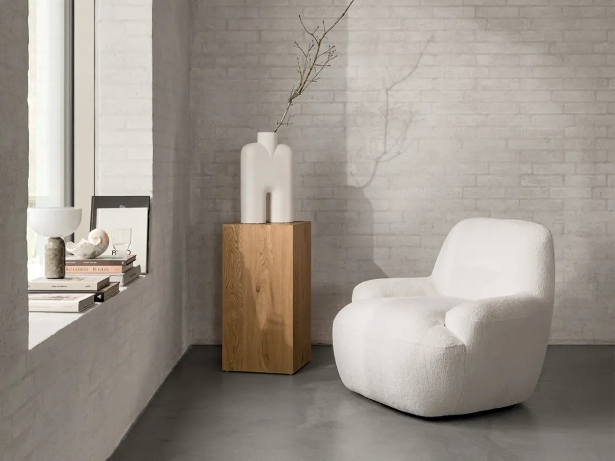 UMA_Chair_1200x900px.jpg