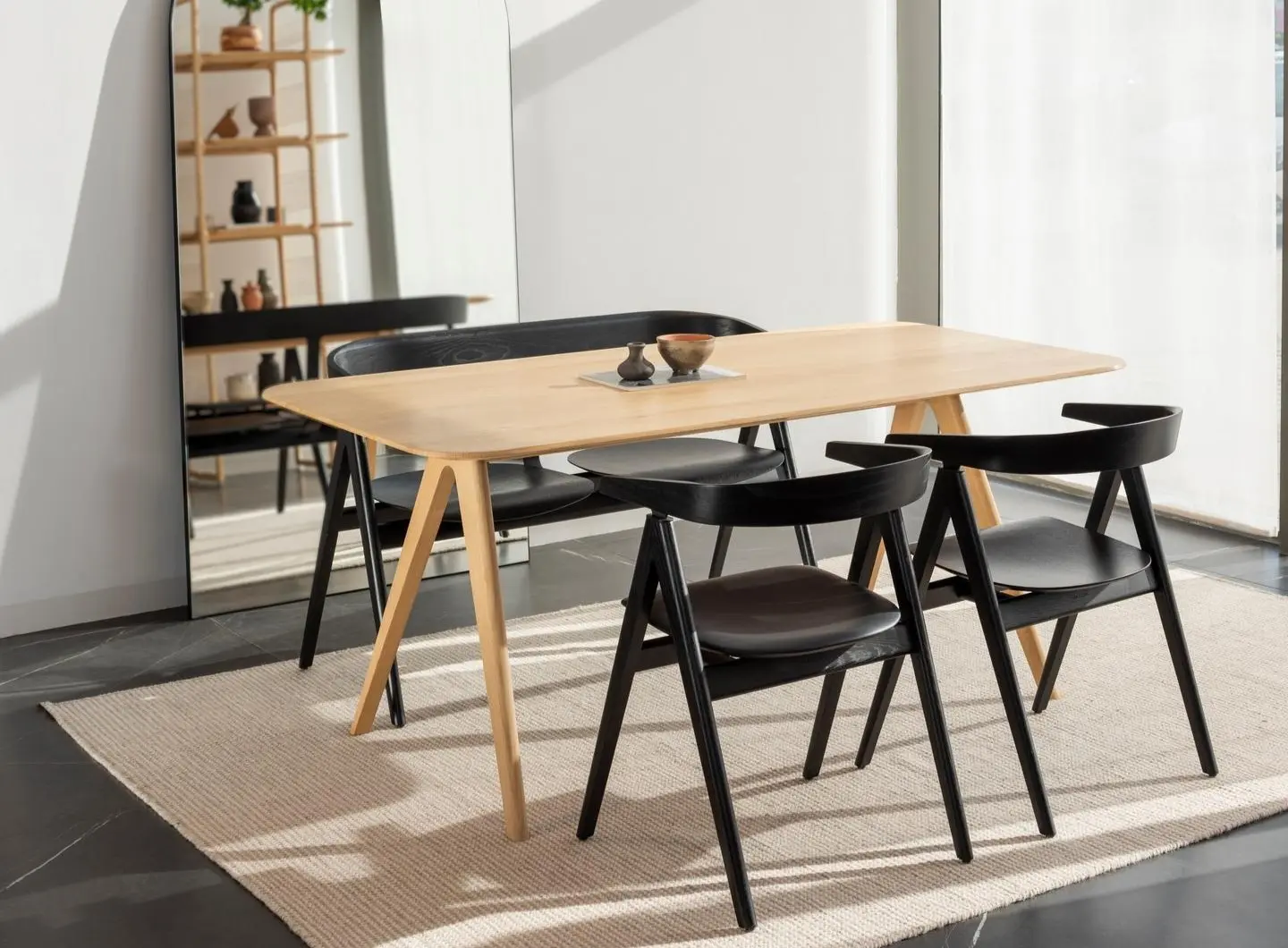 ava_chair_ava_bench_120x77_5x52_oak_lacquer_black_9005_ava_table_160x90x76_oak_white_1015_1_3_gazzda.jpg