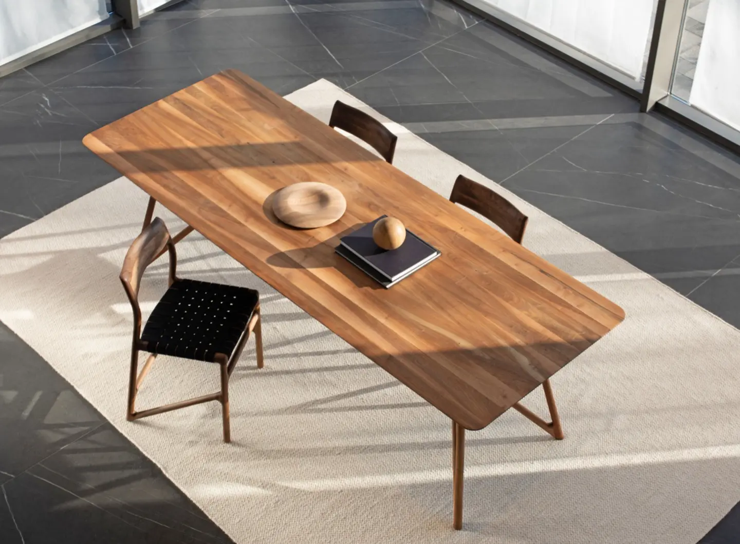 tink_table_fawn_chair_walnut_webbing_black_01_09_gazzda.jpg